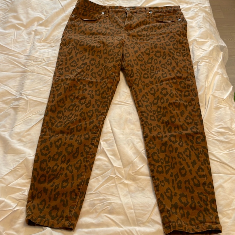 Banana Republic mid rise skinny cheetah print jeans.  Size 32 R.